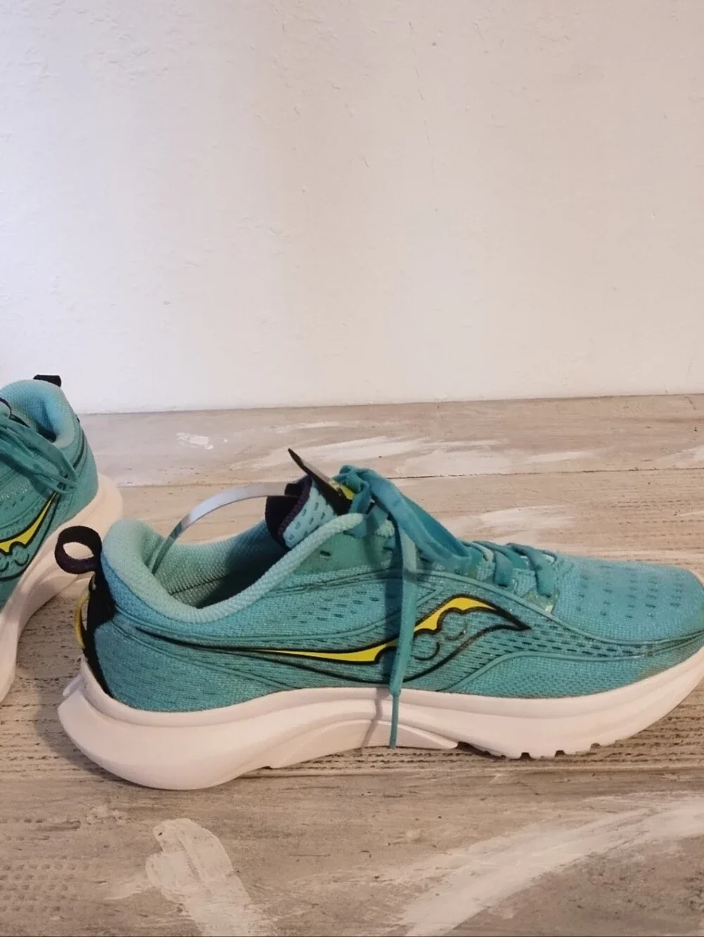 Saucony S10723-26 Kinvara 13 Cool Mint/Acid Sneakers women's U.S.A Size 8 M